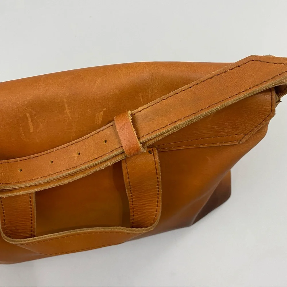 Raven + Lily Tan Leather Messenger Bag Cognac Crossbody Classic Weathered Boho